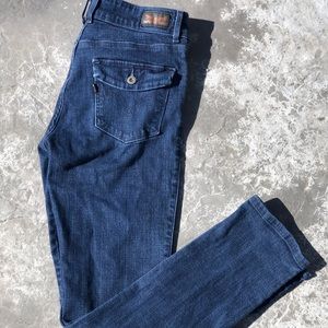 Like new Levi’s mid rise skinny jeans